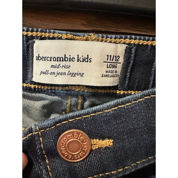 Abercrombie Kids pull on jeans - Picture 2 of 3